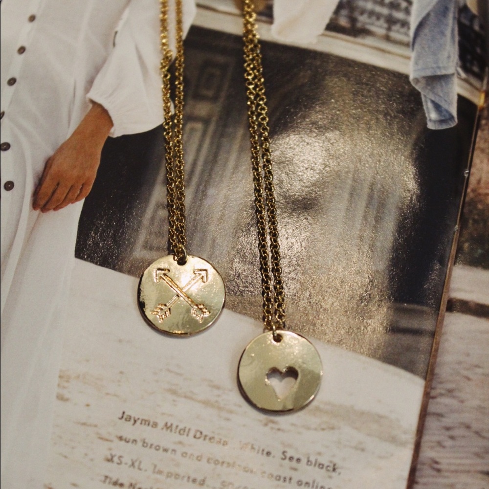 Gold pendant necklace